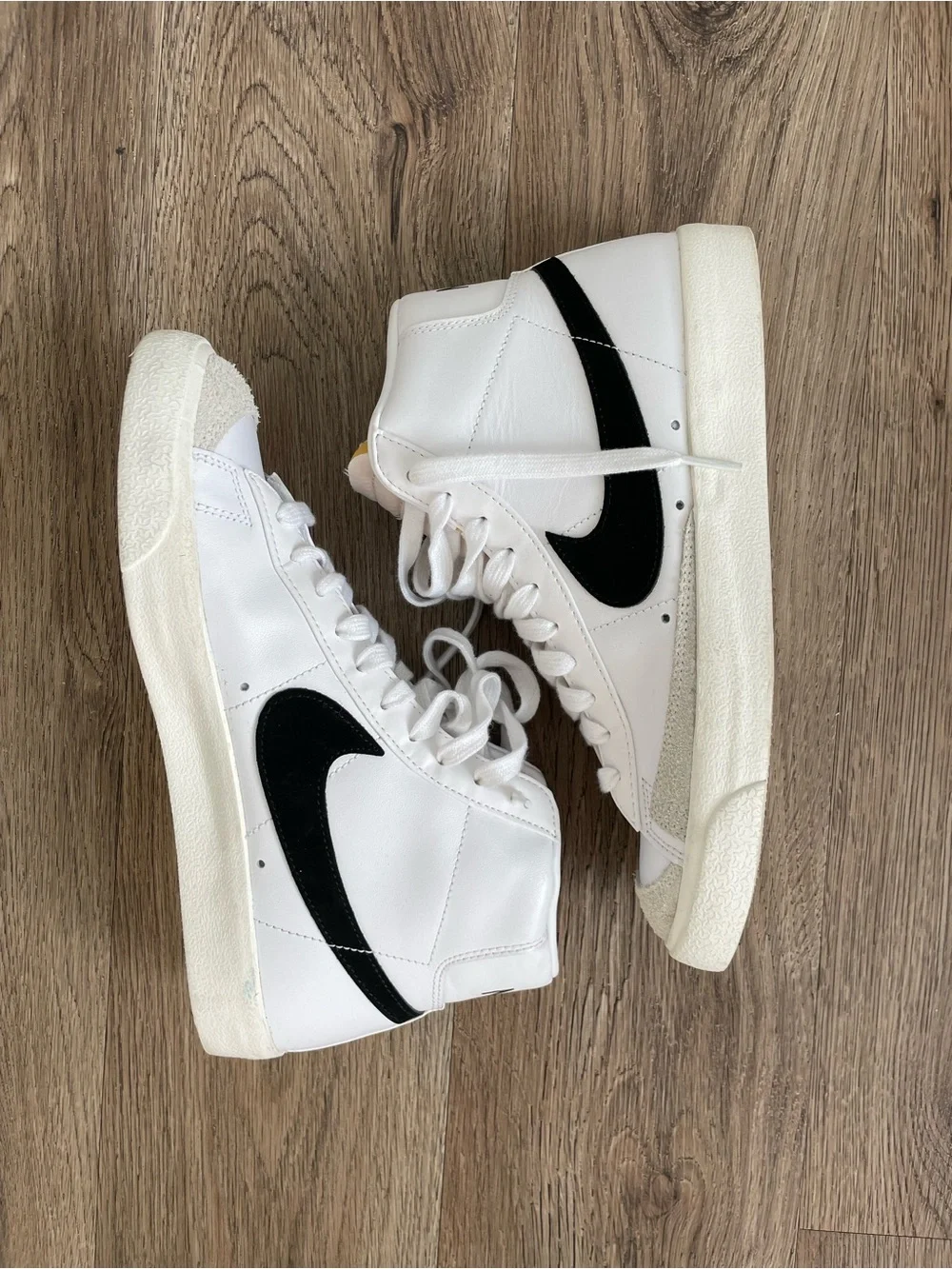Women Size 9 Nike Blazer Mid 77 Vintage White Black Shoes